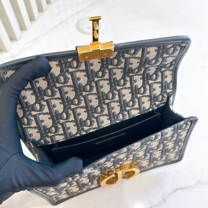 Dior Montaigne 30 East West