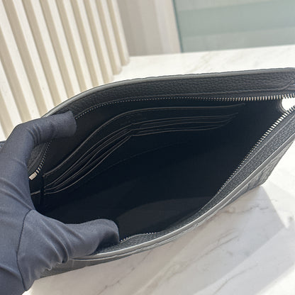 Dior A5 Triangle Pouch in Black Dior Gravity Leather