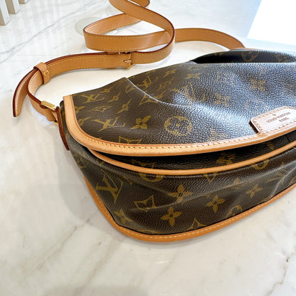 LV Monogram Menilmontant PM
