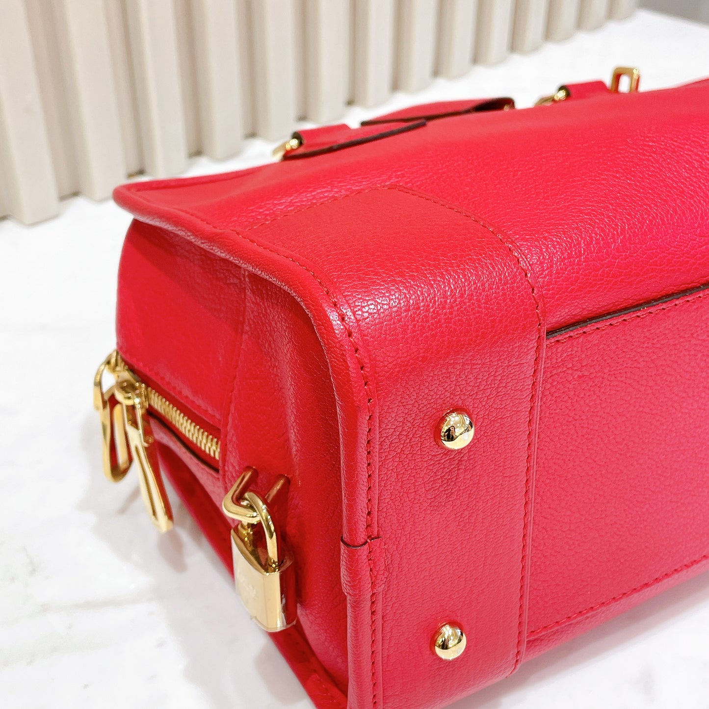 Loewe Amazona 28 in Red