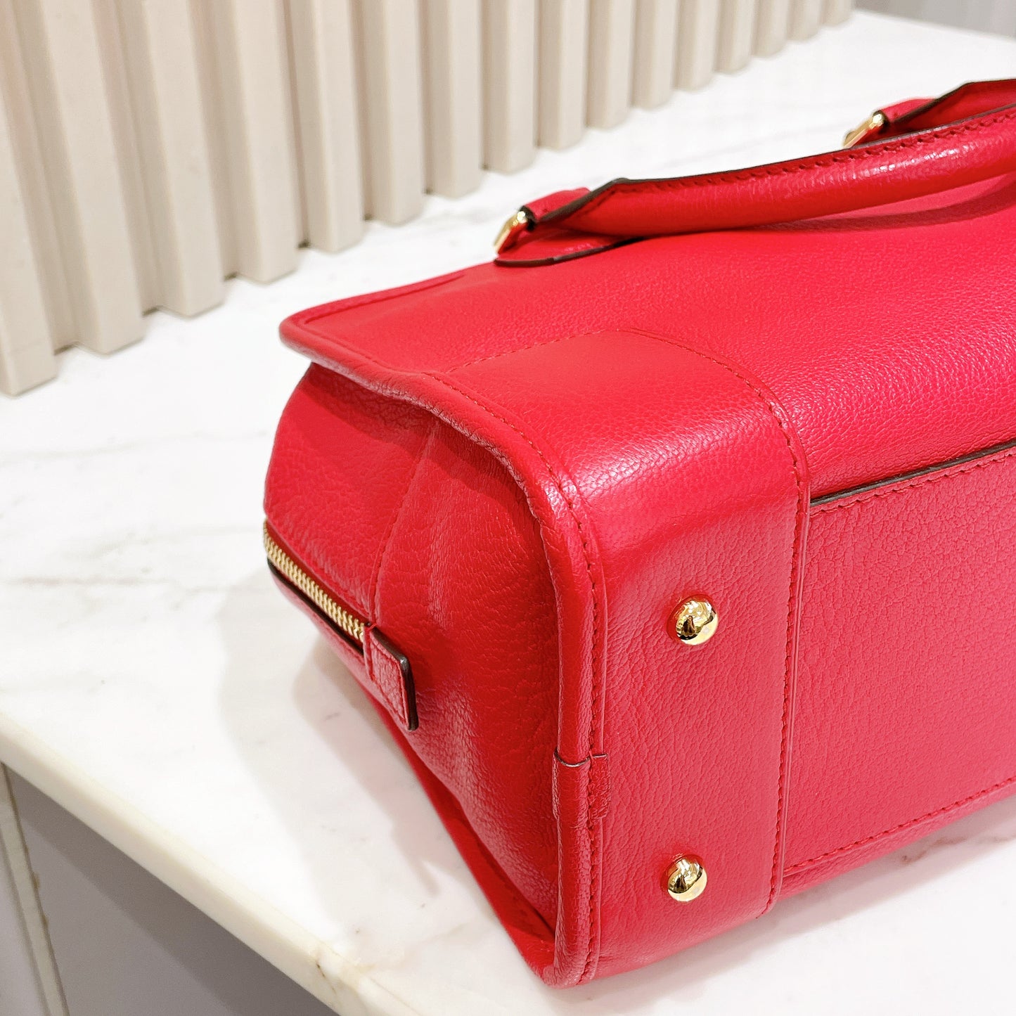 Loewe Amazona 28 in Red