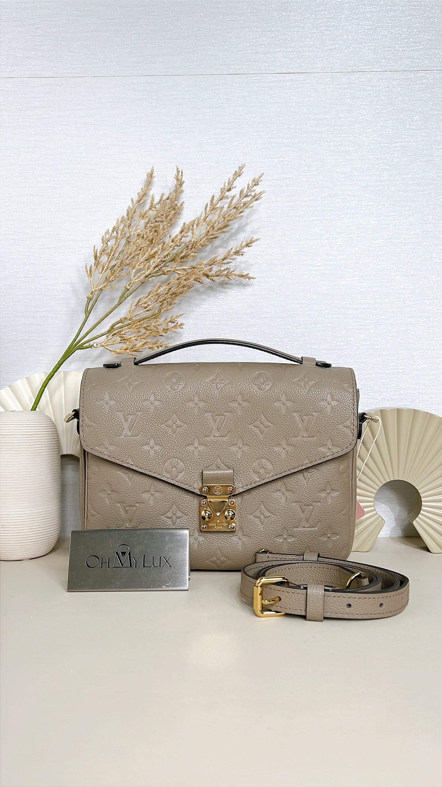 LV Pochette Metis in Tourterelle