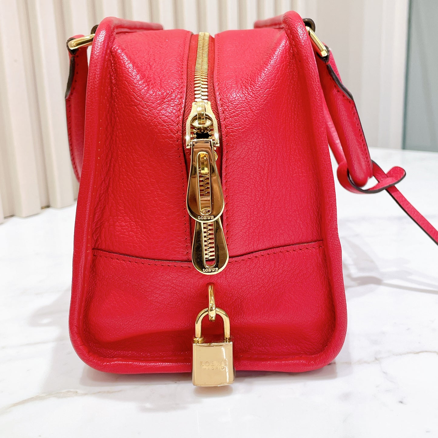 Loewe Amazona 28 in Red