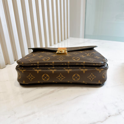 LV Monogram Pochette Metis