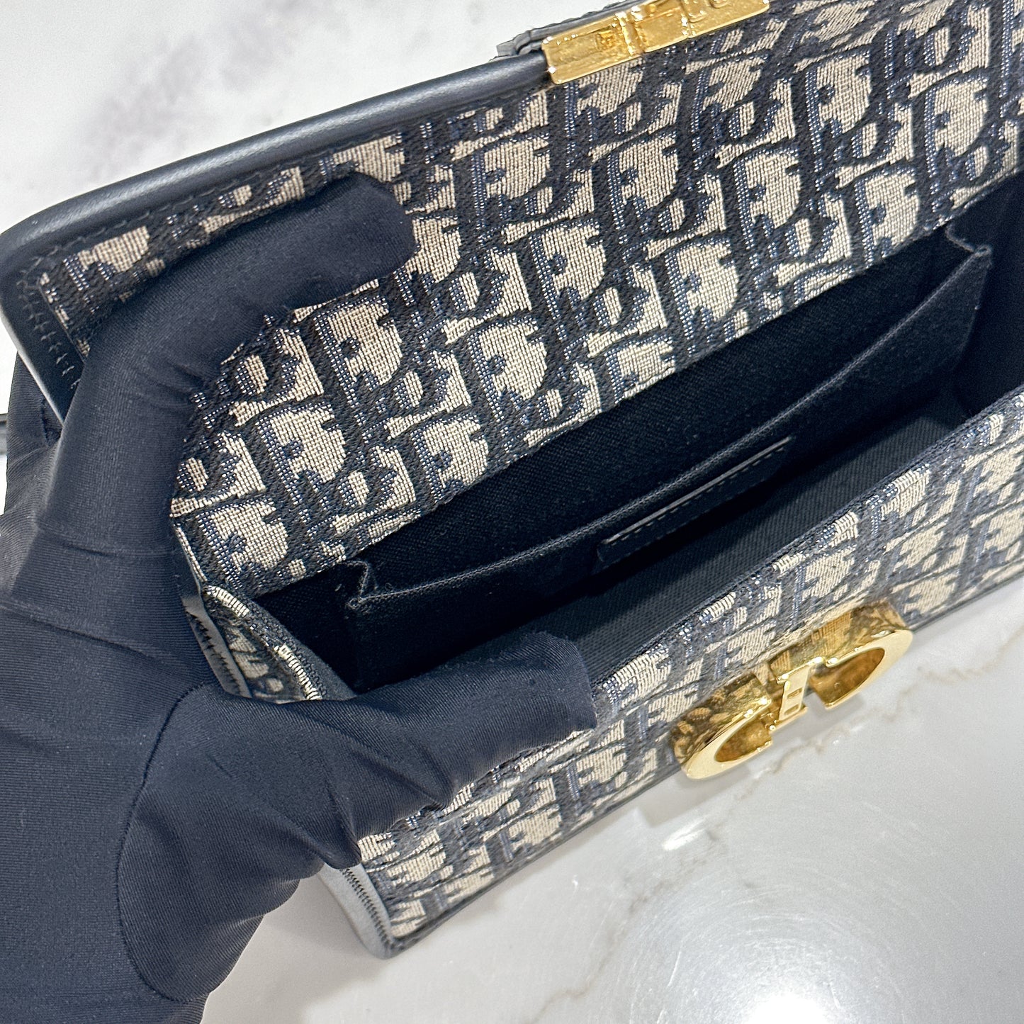 Dior Montaigne 30 East West