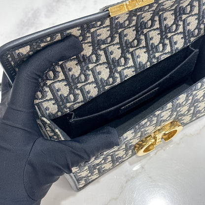Dior Montaigne 30 East West