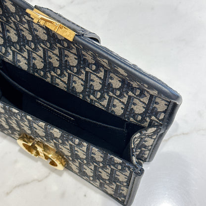 Dior Montaigne 30 East West