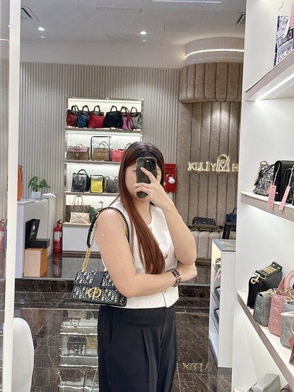 Dior Montaigne 30 East West