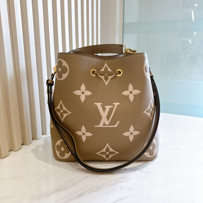 LV Neo Noe MM in Tourterelle / Creme