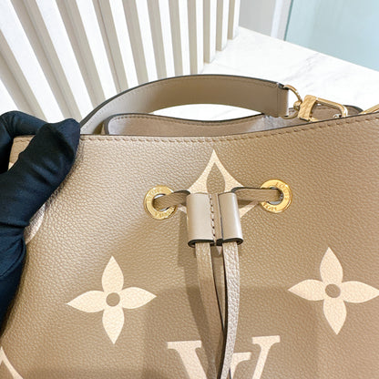 LV Neo Noe MM in Tourterelle / Creme
