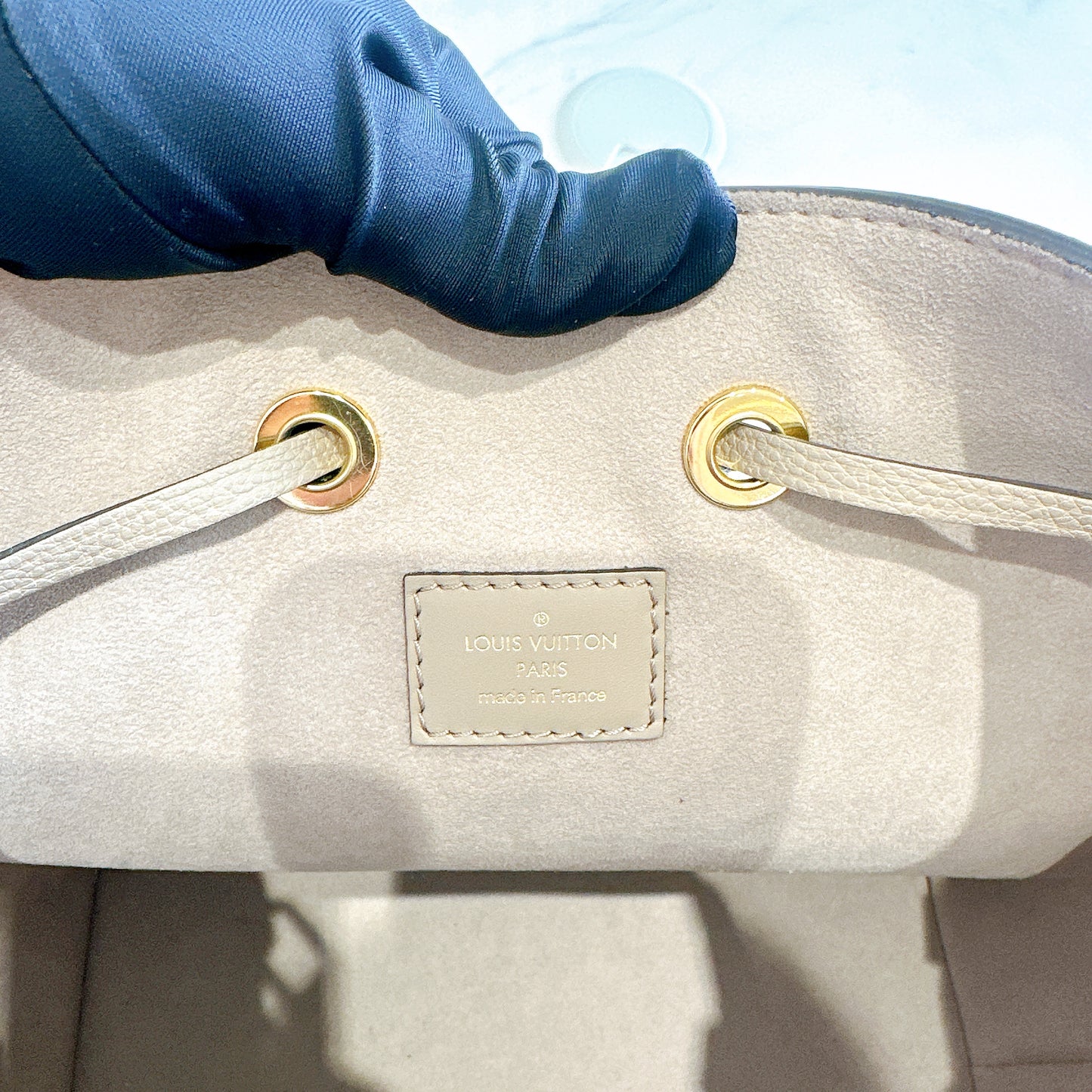 LV Neo Noe MM in Tourterelle / Creme