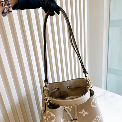 LV Neo Noe MM in Tourterelle / Creme