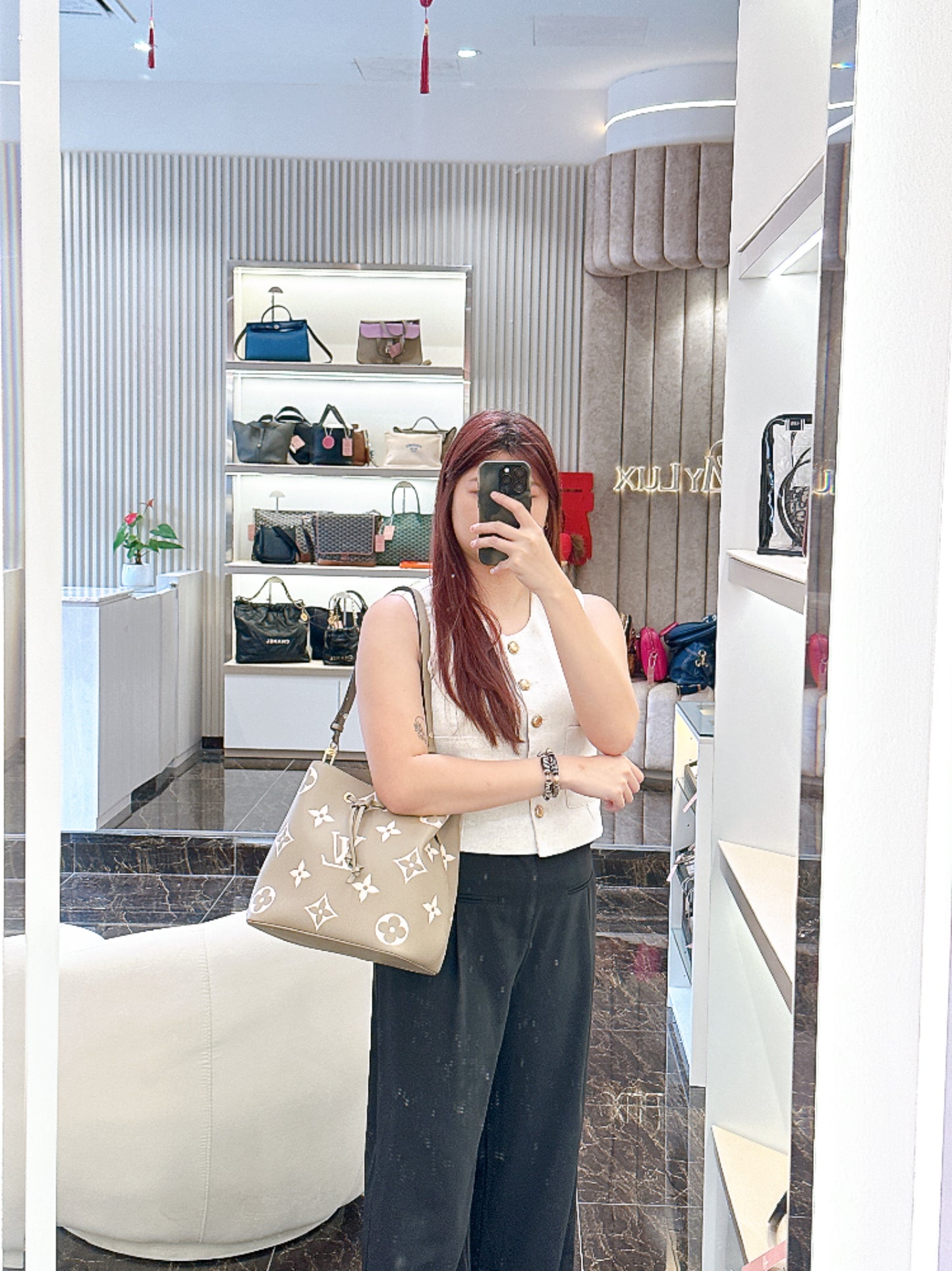 LV Neo Noe MM in Tourterelle / Creme
