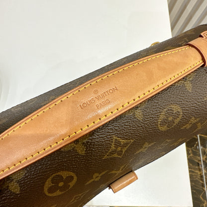 LV Monogram Pochette Metis