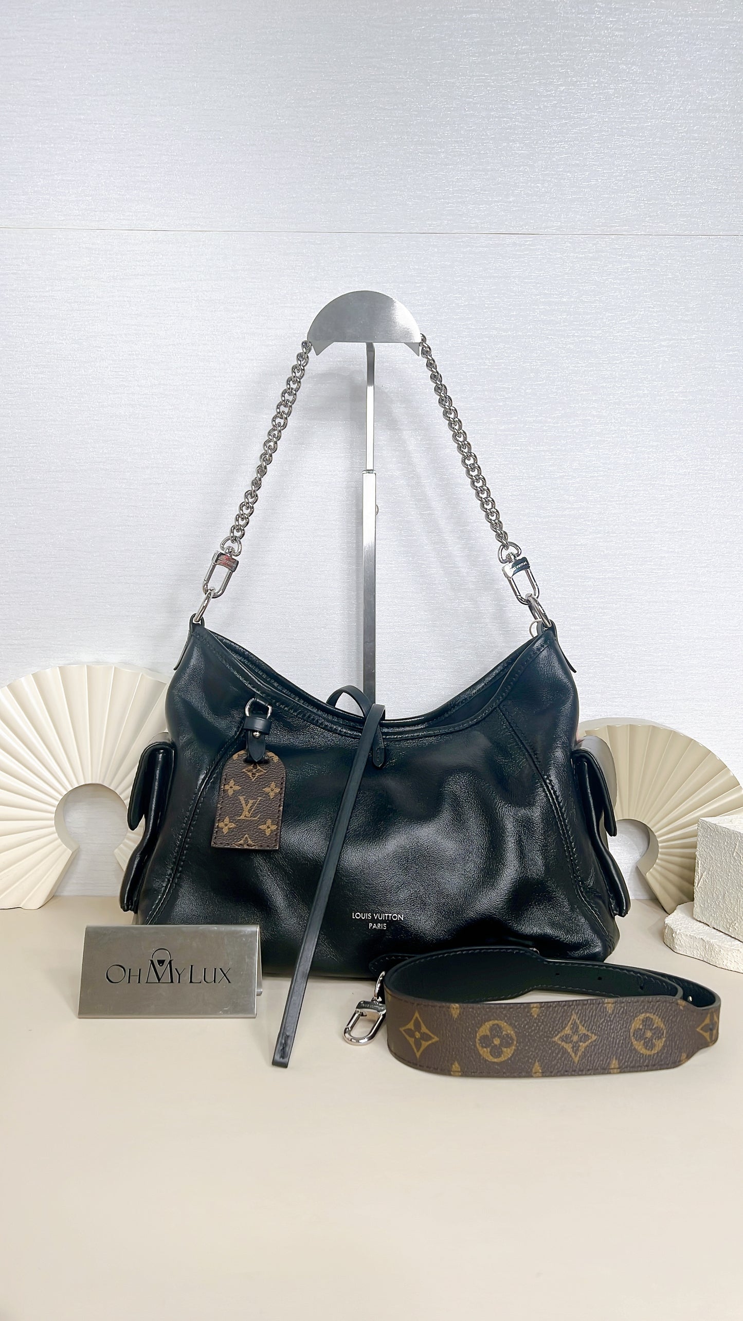 LV Carryall Vibe Pm in Black