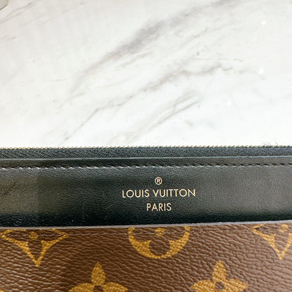 LV Daily Slim Pouch