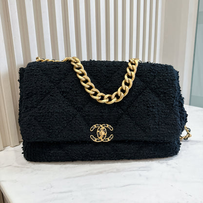 Chanel 19 Tweed Large in Black