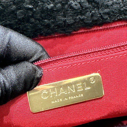 Chanel 19 Tweed Large in Black