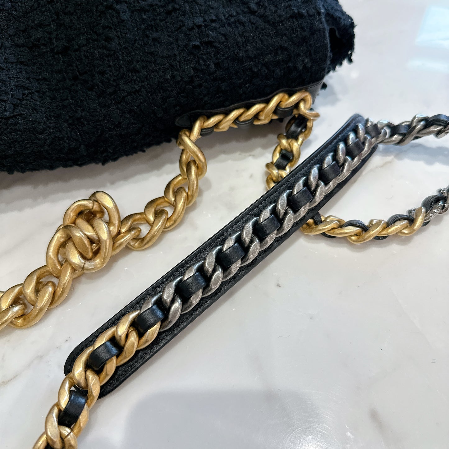 Chanel 19 Tweed Large in Black