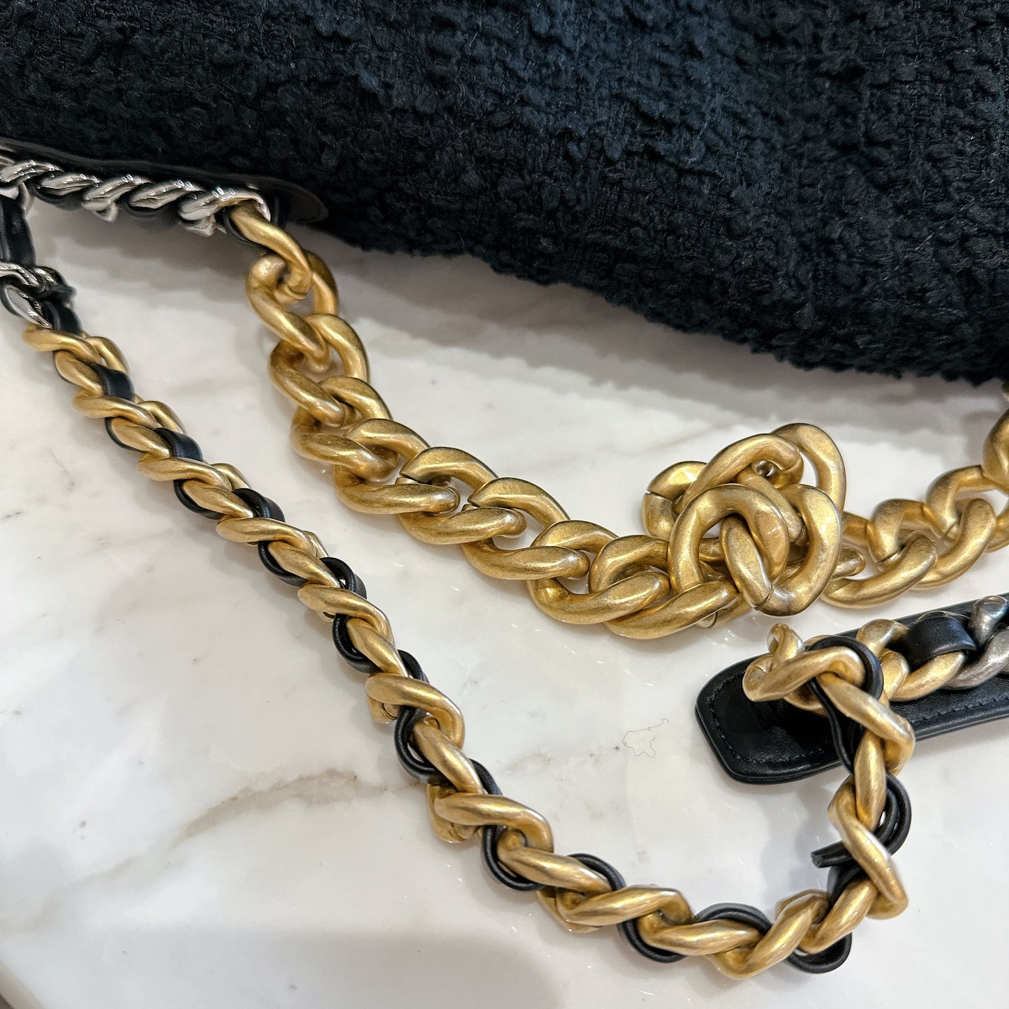 Chanel 19 Tweed Large in Black