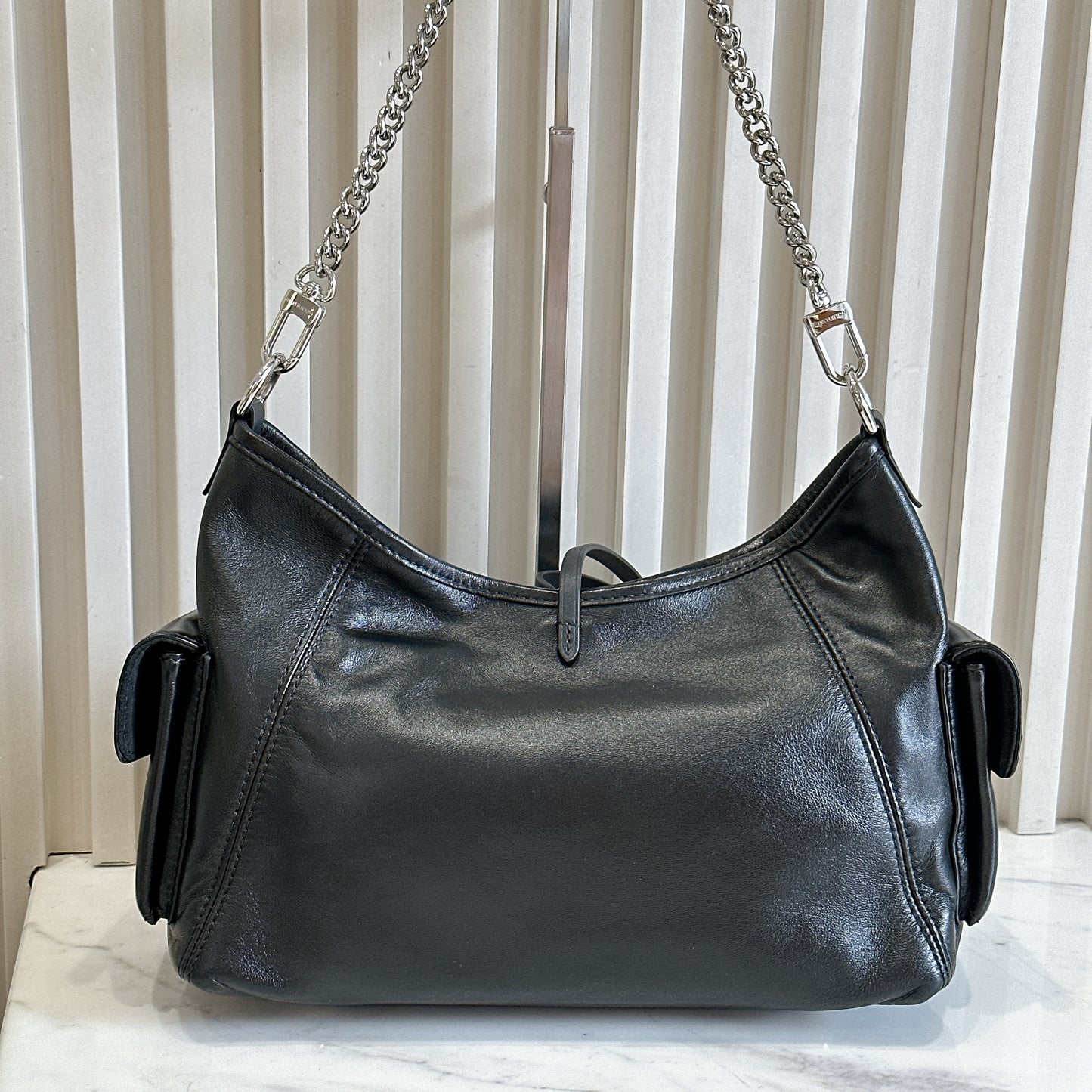 LV Carryall Vibe Pm in Black