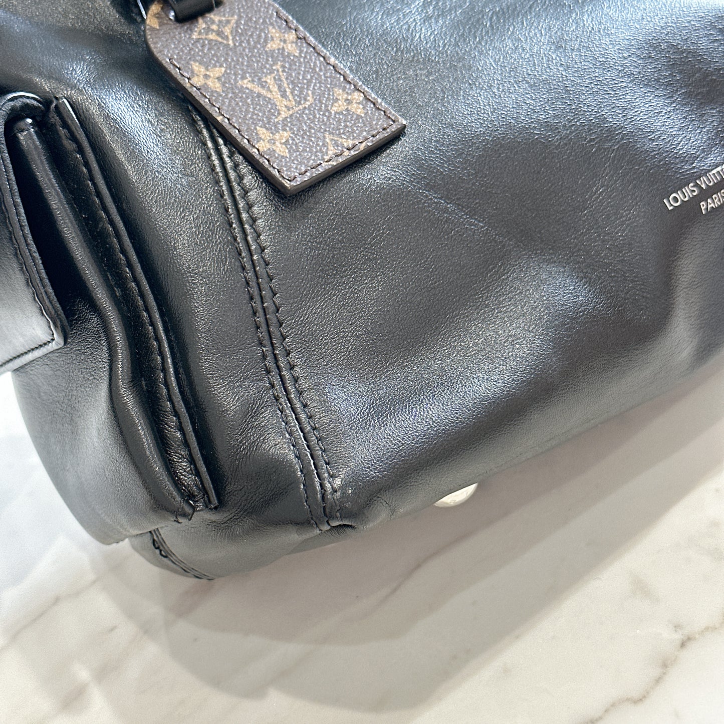 LV Carryall Vibe Pm in Black