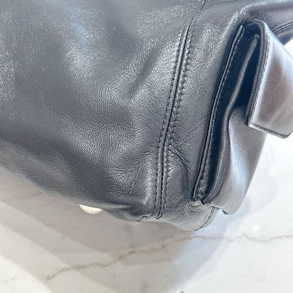 LV Carryall Vibe Pm in Black