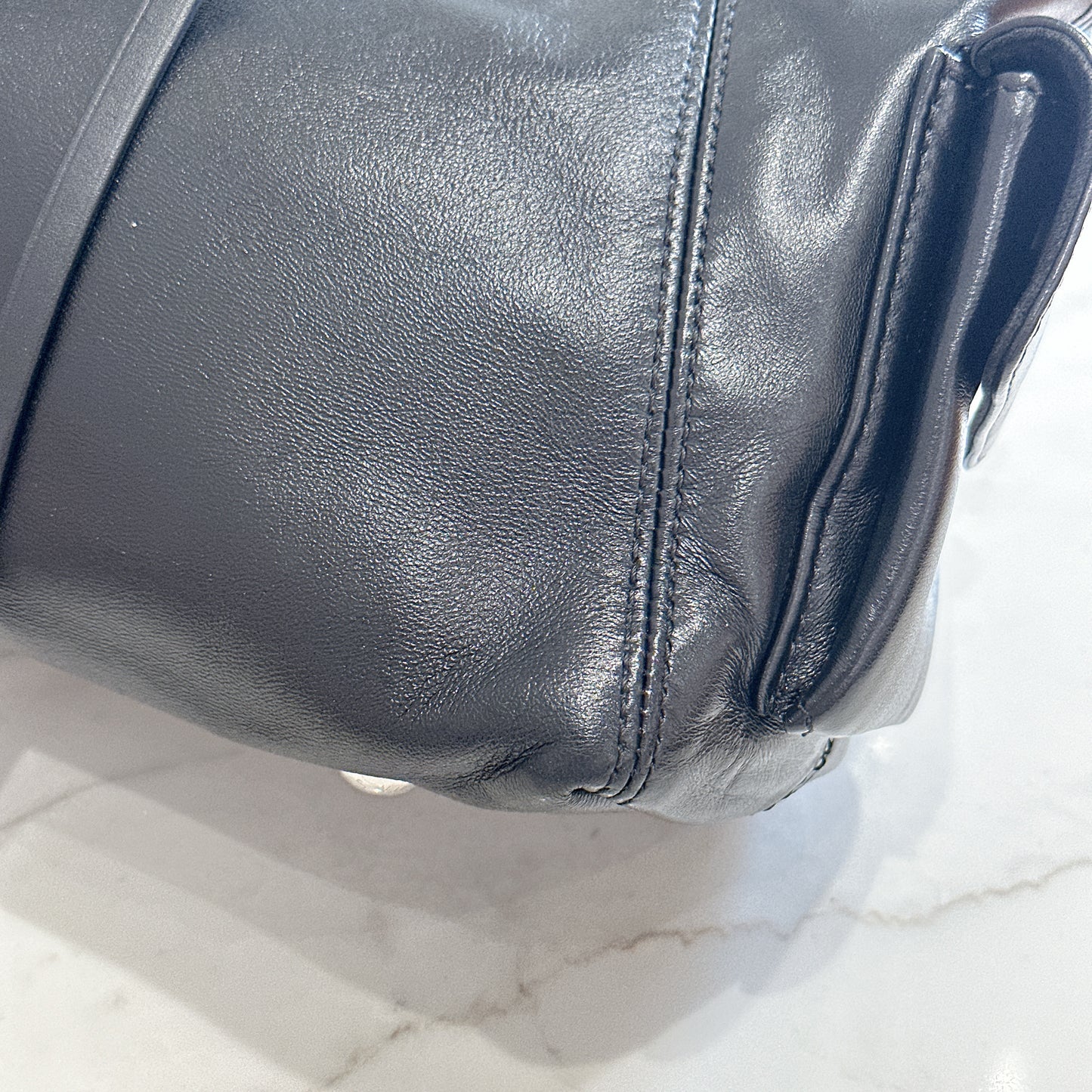 LV Carryall Vibe Pm in Black