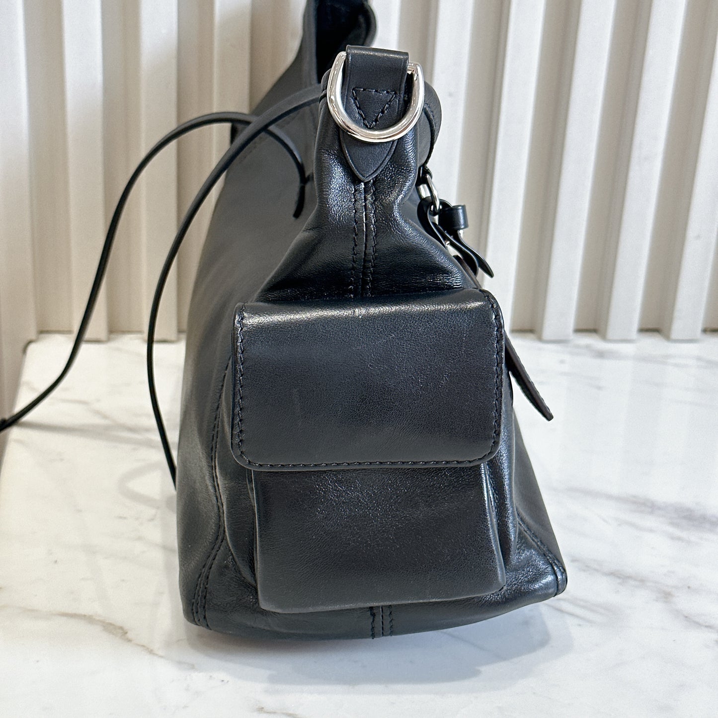 LV Carryall Vibe Pm in Black