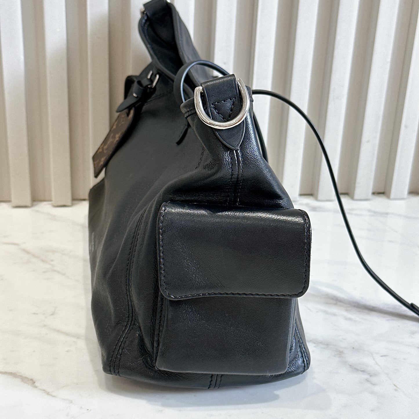 LV Carryall Vibe Pm in Black