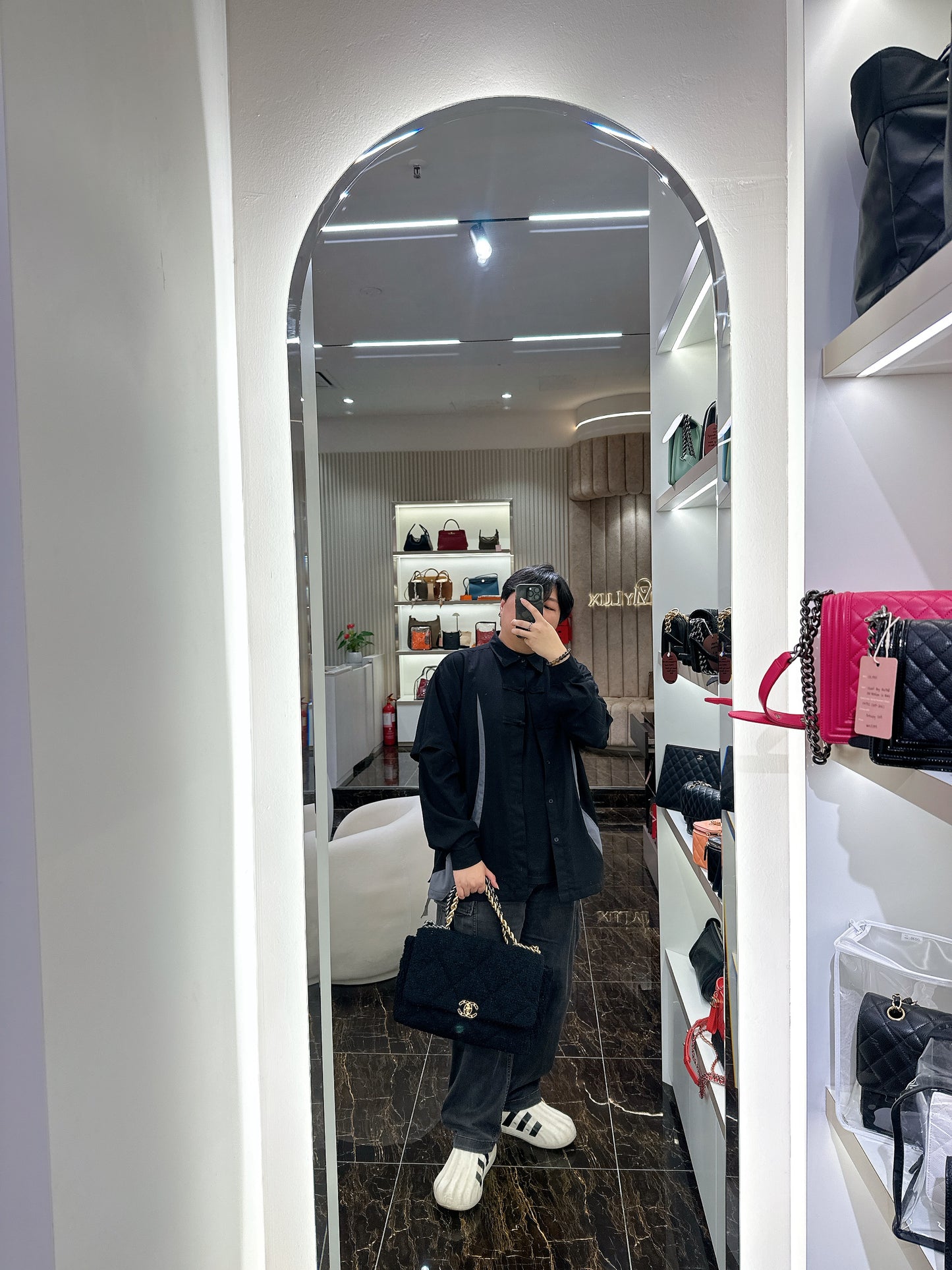 Chanel 19 Tweed Large in Black