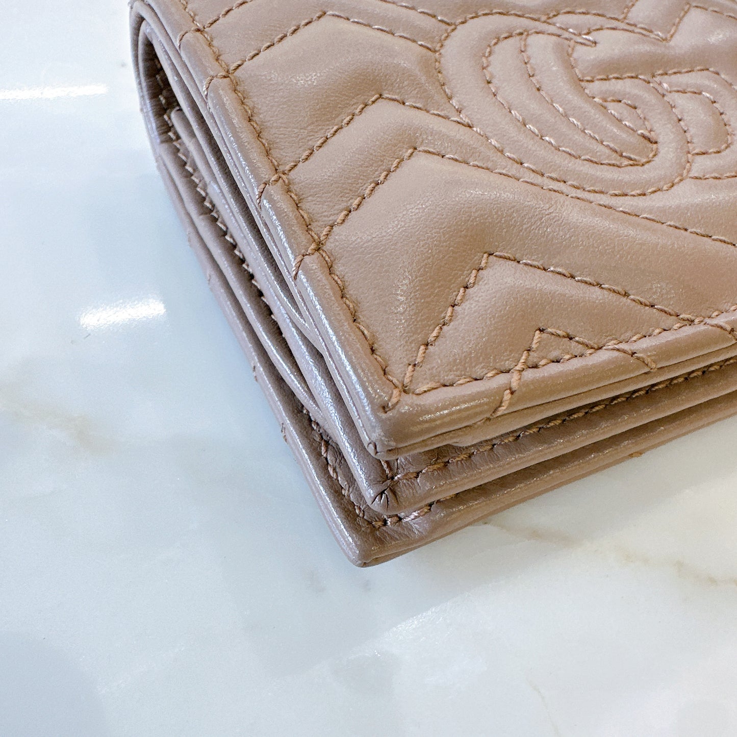 Gucci Marmont Bi-Fold Wallet in Dusty Pink