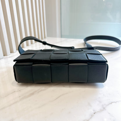 Bottega Veneta Cassette Medium in Black