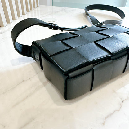 Bottega Veneta Cassette Medium in Black