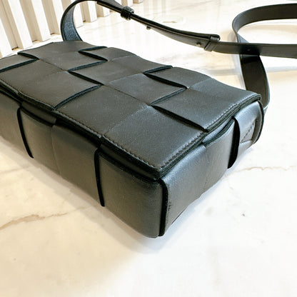 Bottega Veneta Cassette Medium in Black
