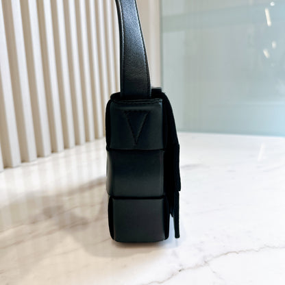 Bottega Veneta Cassette Medium in Black