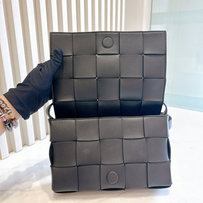 Bottega Veneta Cassette Medium in Black