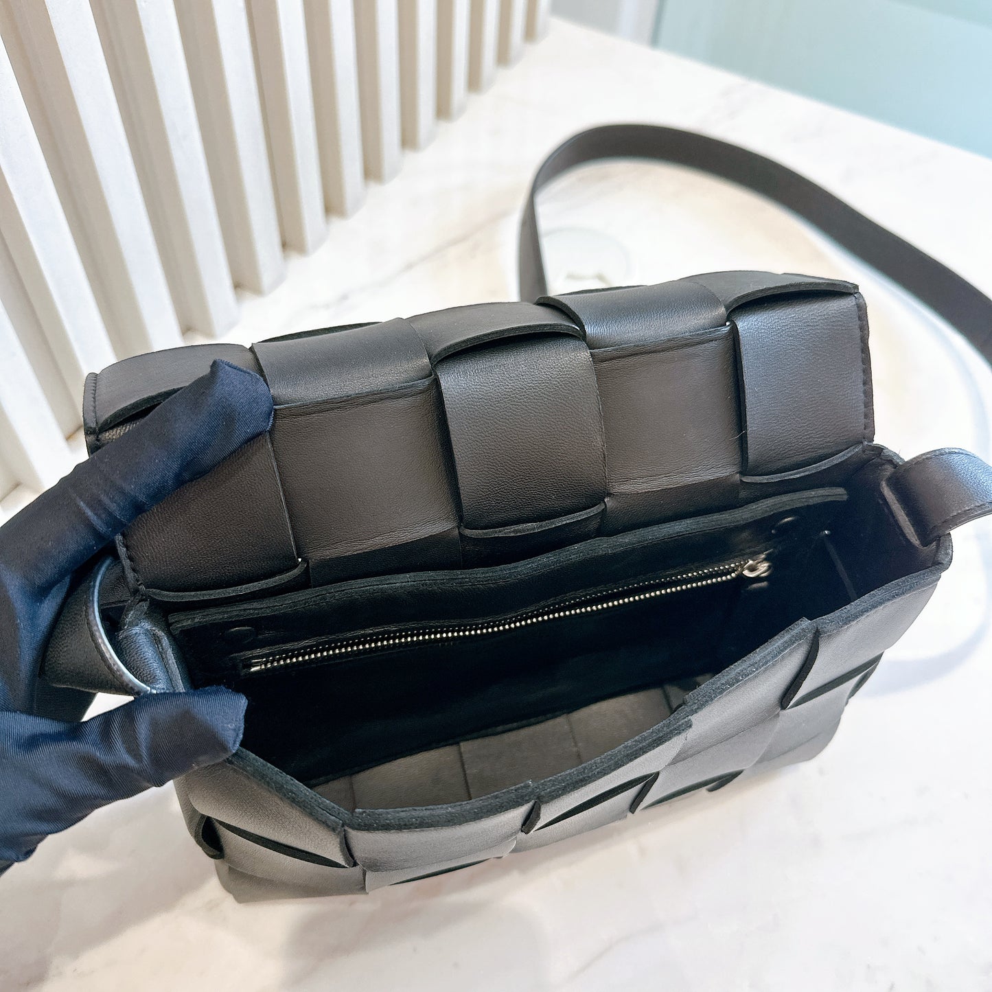 Bottega Veneta Cassette Medium in Black