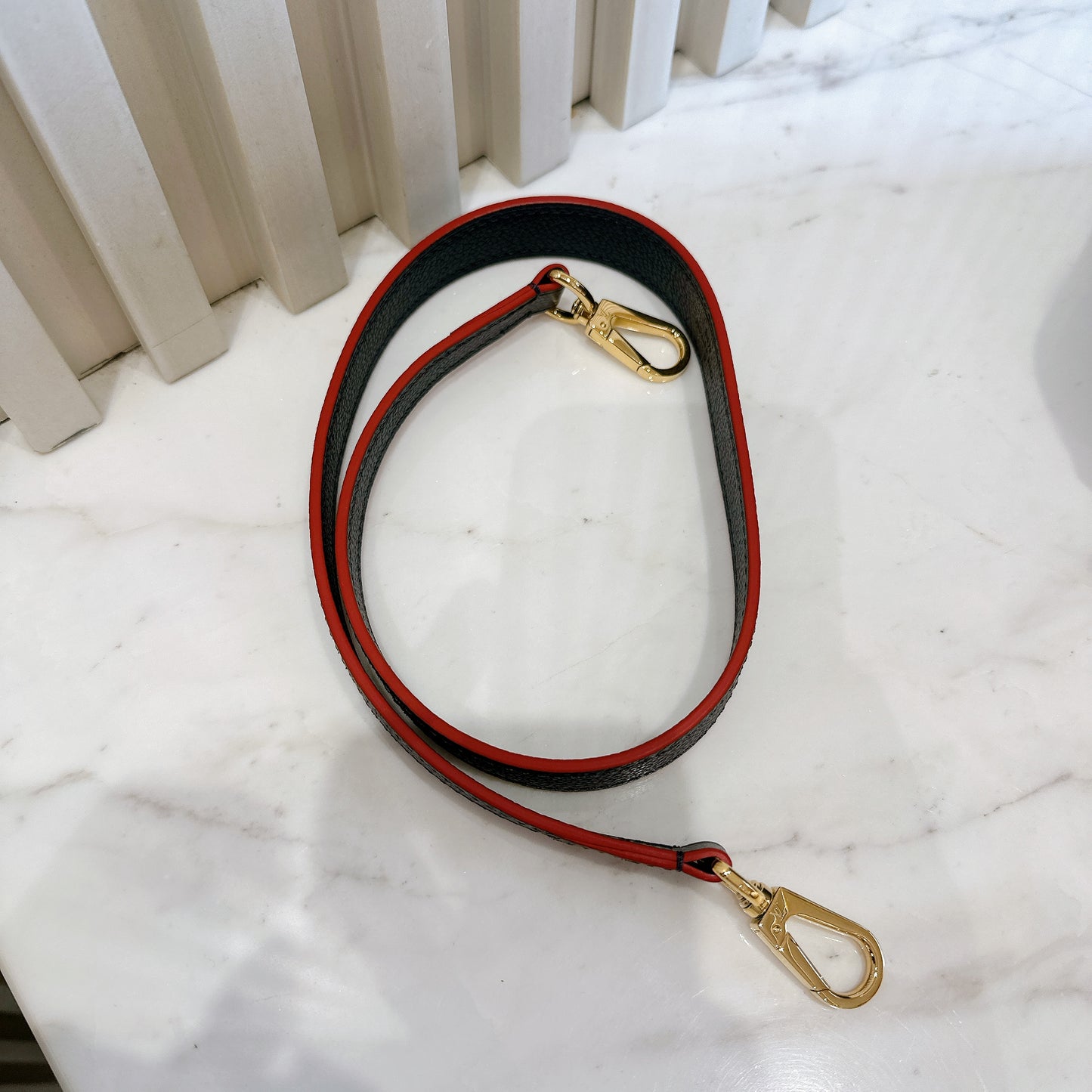 LV Montaigne MM in Marine Rouge
