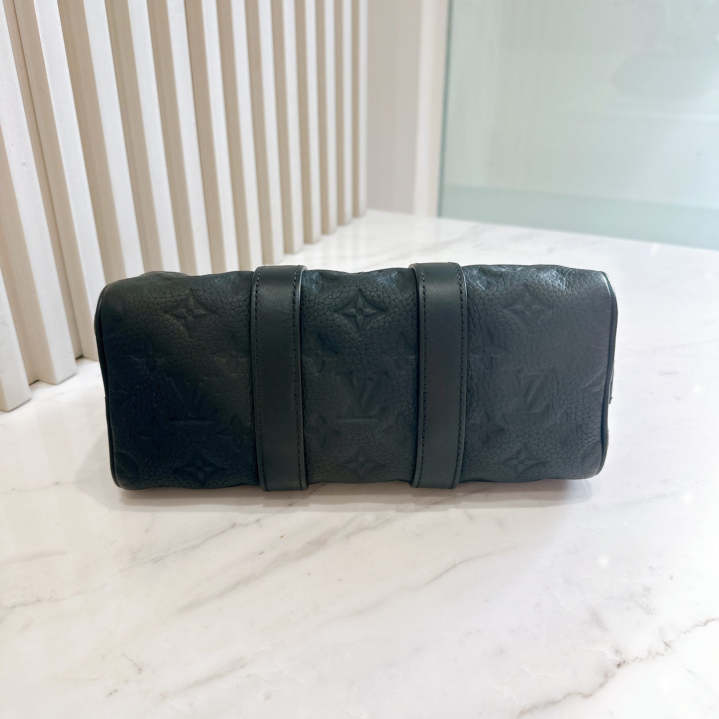 LV Keepall 25 in Black Taurillon