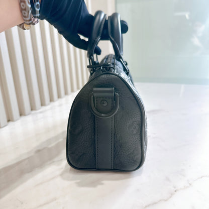 LV Keepall 25 in Black Taurillon