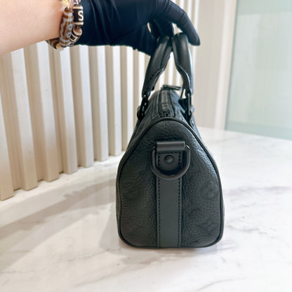 LV Keepall 25 in Black Taurillon