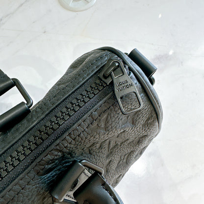 LV Keepall 25 in Black Taurillon