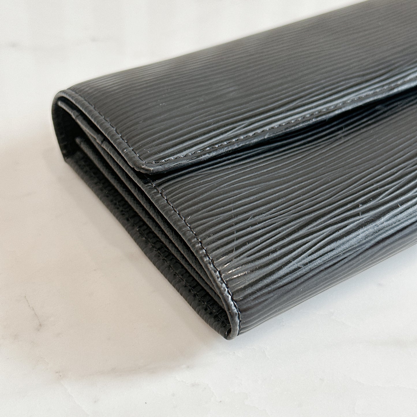 LV Epi Porte Tresor International Wallet Black