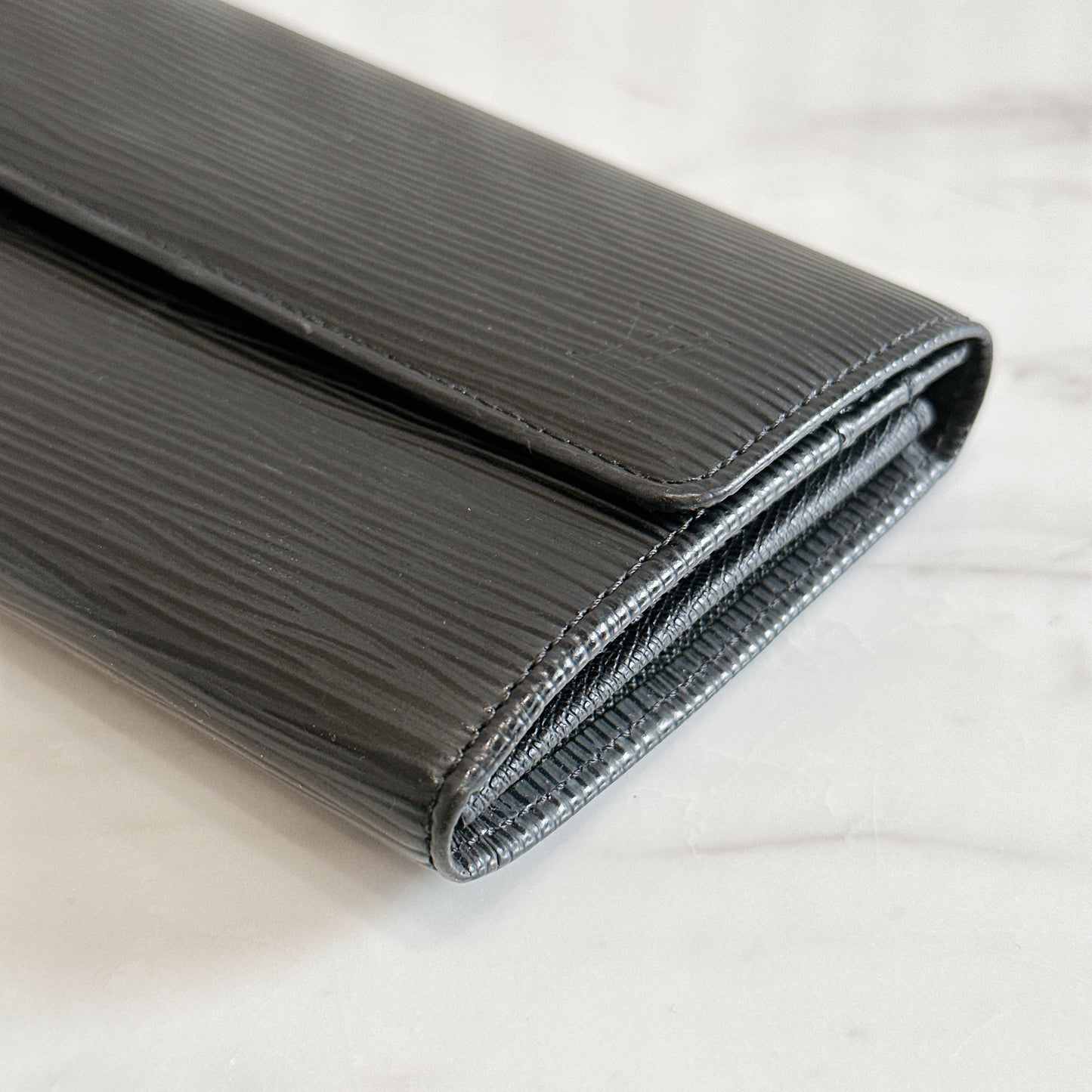 LV Epi Porte Tresor International Wallet Black