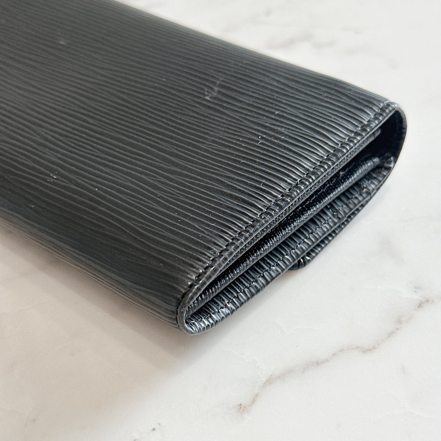 LV Epi Porte Tresor International Wallet Black