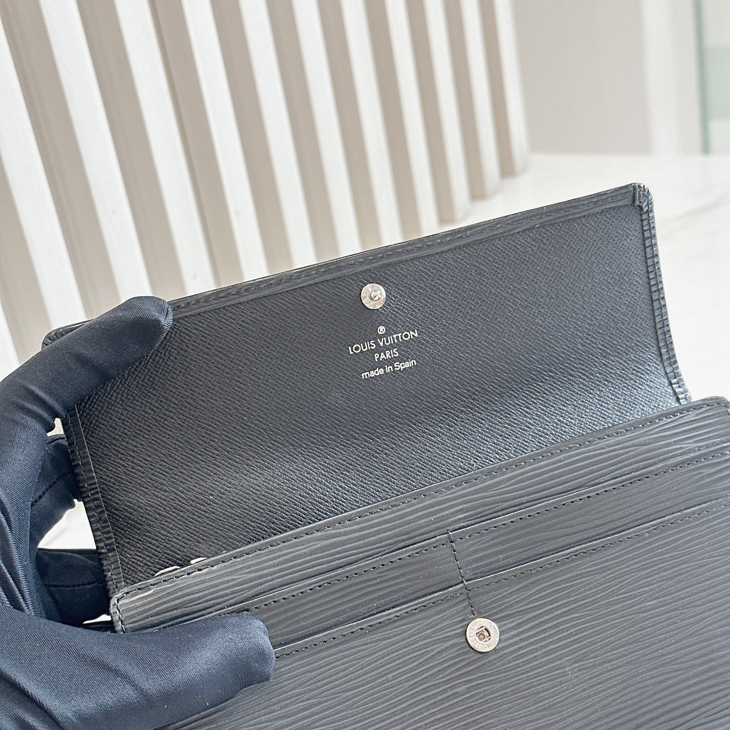 LV Epi Porte Tresor International Wallet Black