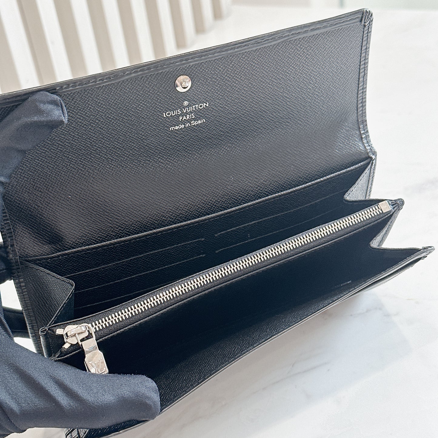 LV Epi Porte Tresor International Wallet Black