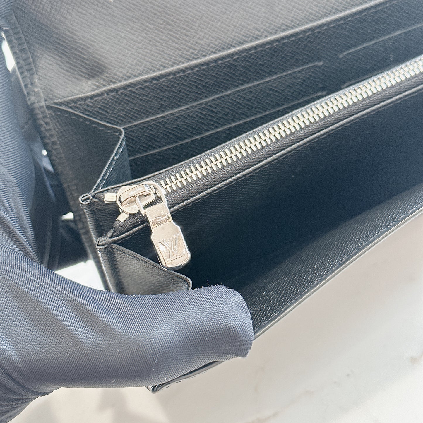LV Epi Porte Tresor International Wallet Black