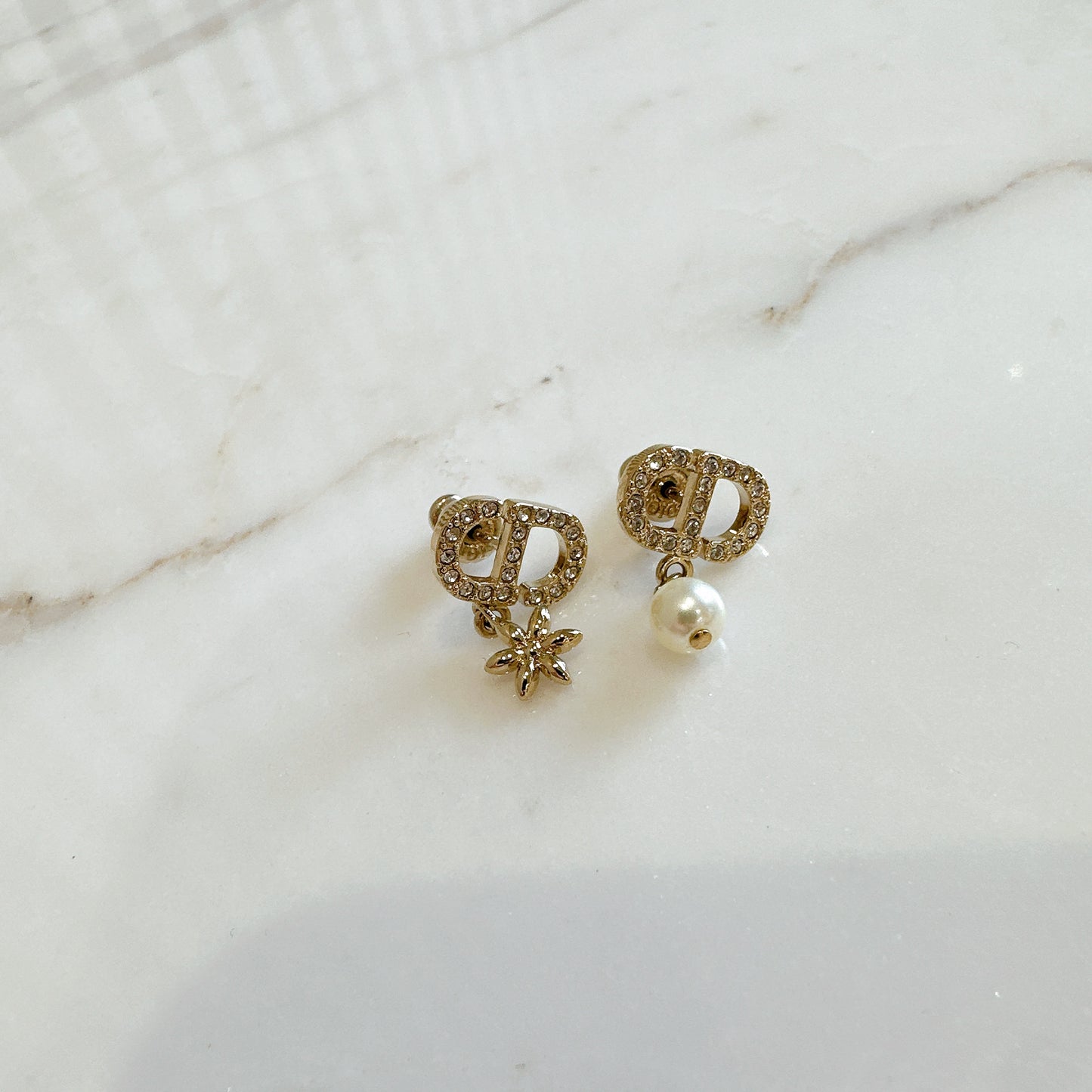 Dior Petit CD Daisy Earrings